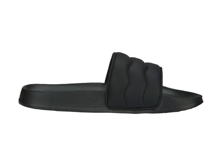 Sandalias PUMA negras con correa acolchada y logotipo dorado.