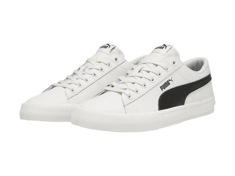 Tenis PUMA Bari Casual color blanco con franja lateral negra y suela blanca.