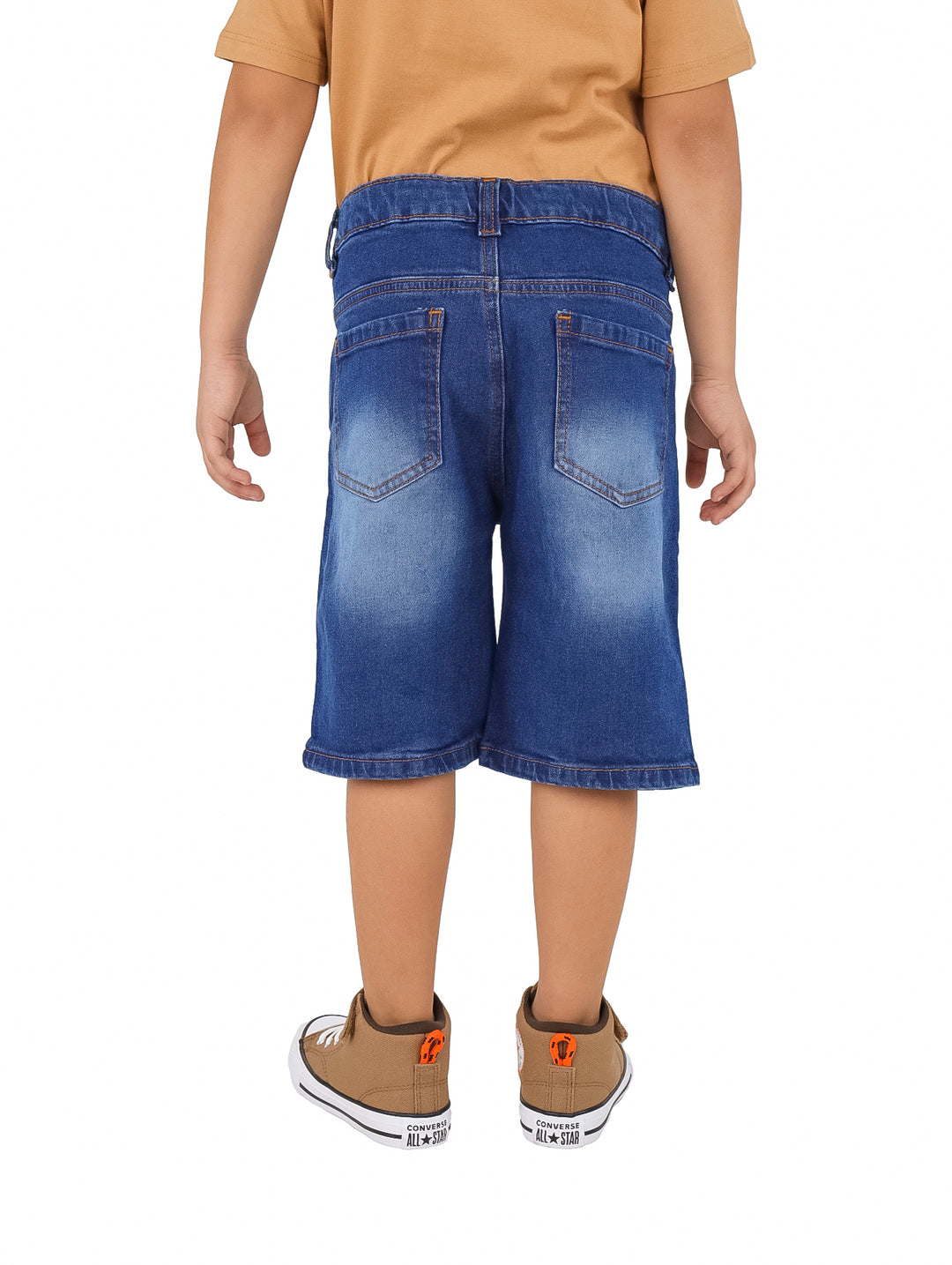 Shorts de mezclilla azul con efecto desgastado para niño.
