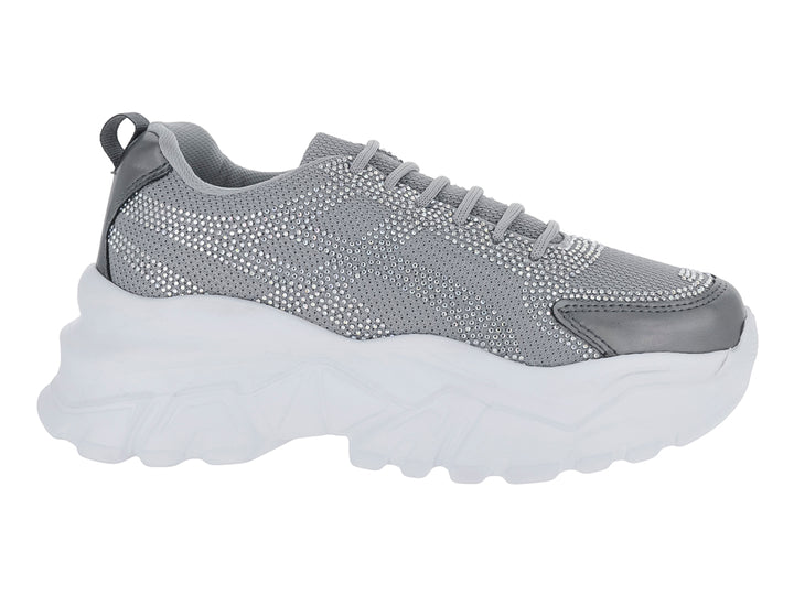 Tenis deportivos color gris con suela blanca gruesa y cordones.