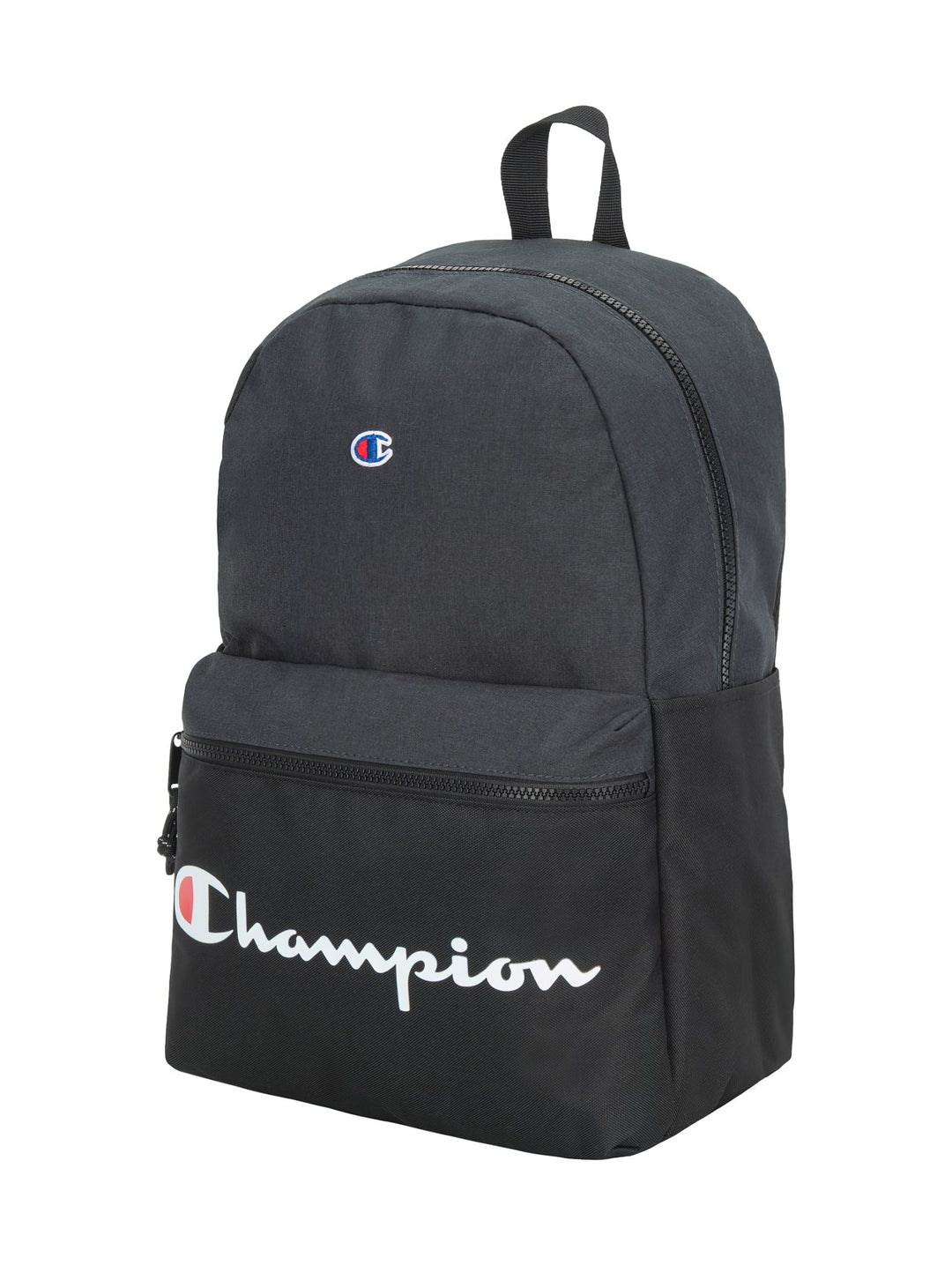 Mochila deportiva color negro de la marca Champion con logotipo blanco en el bolsillo frontal y logo pequeño arriba.