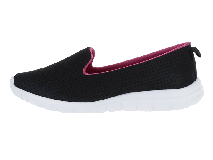 Zapato deportivo slip-on color negro con detalles en fucsia y suela blanca de la marca Andrax.