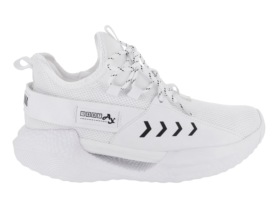 Tenis de baloncesto Andrax color blanco con detalles en negro y suela gruesa.