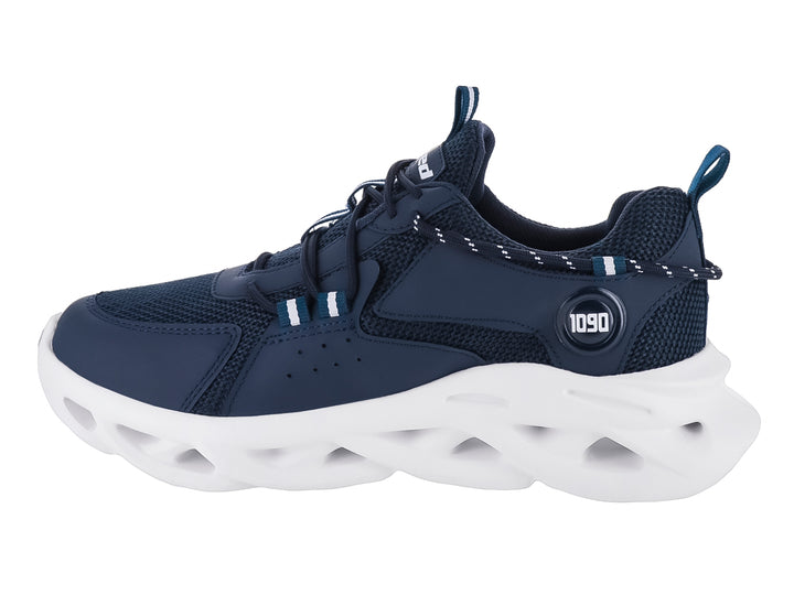 Tenis deportivos color azul marino con suela blanca gruesa y diseño esculpido.