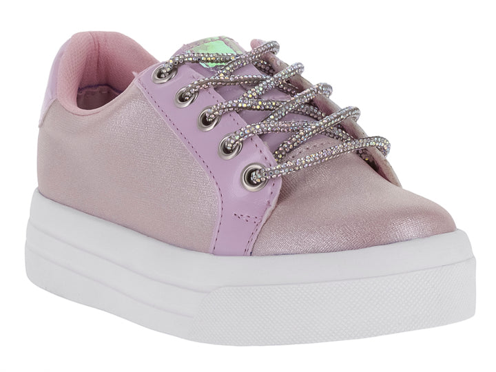 Tenis para niña color rosa brillante con suela de plataforma blanca y agujetas grises.