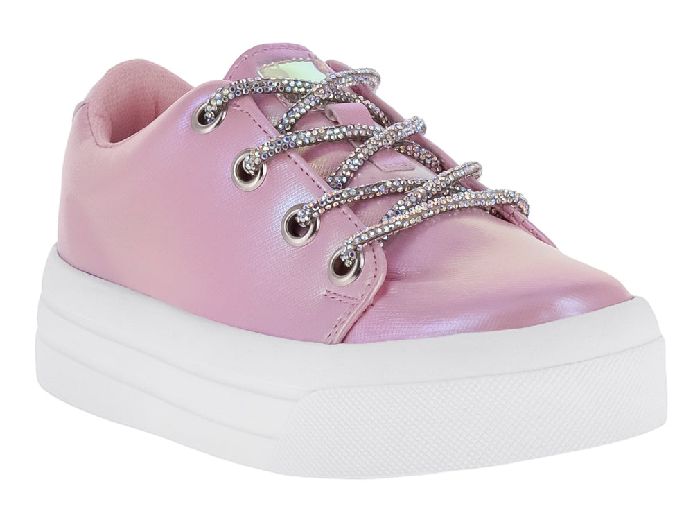 Tenis infantiles de color rosa metálico con suela blanca de plataforma y cordones plateados.