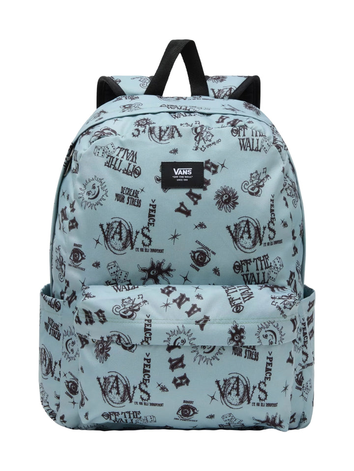 Mochila Vans color verde iceberg con estampado de letras y gráficos negros en toda la superficie.
