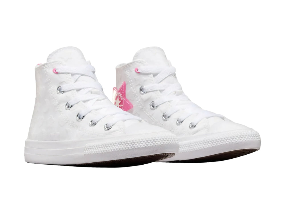 Tenis Converse blancos de bota con una estrella rosa brillante en el lateral.