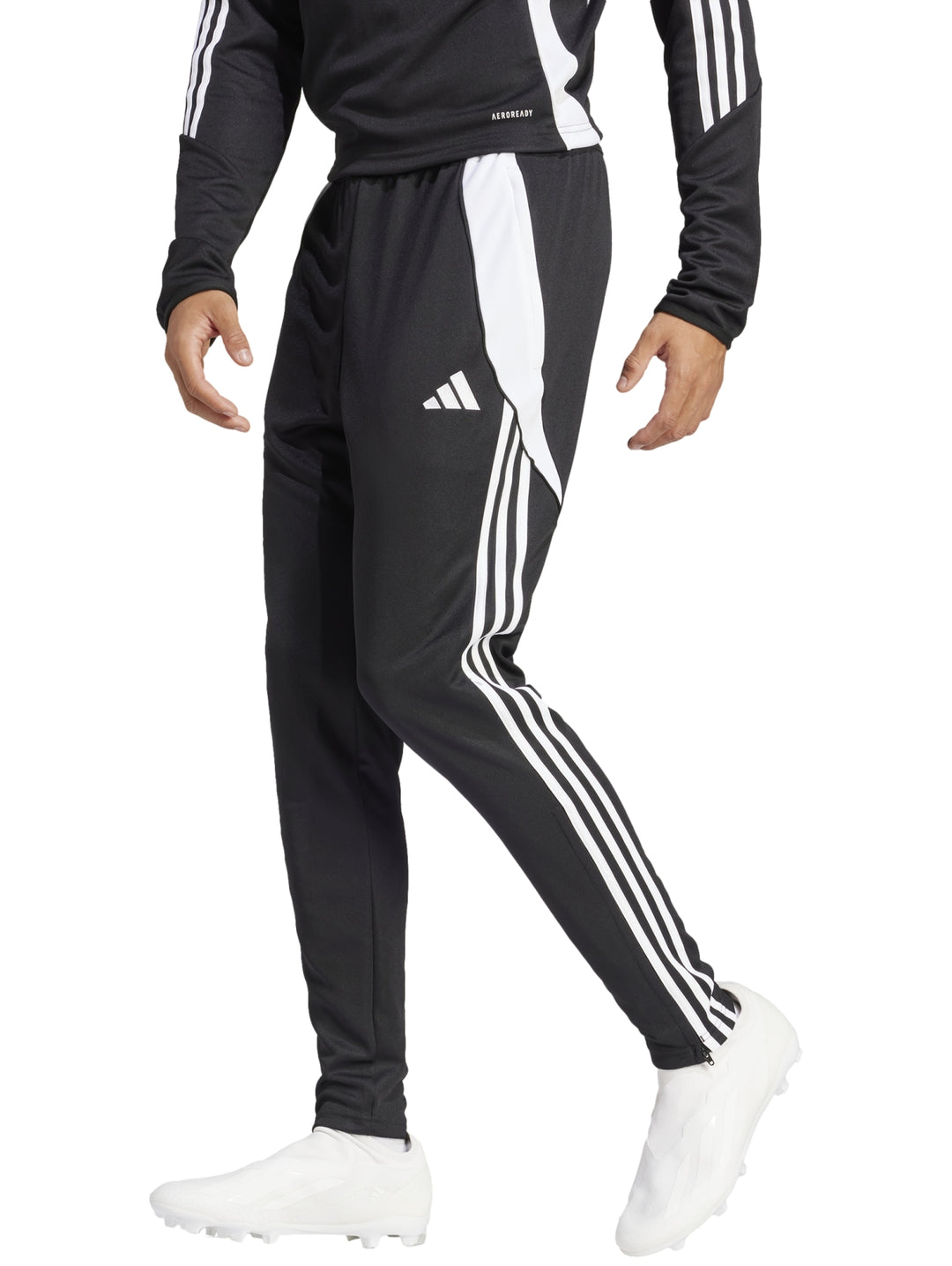 Pantalón deportivo Adidas Tiro 24 en color negro con detalles y franjas laterales en blanco.