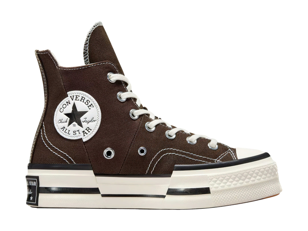Tenis Converse Chuck 70 Plus HI color café con suela ancha en color blanco y detalles en negro.