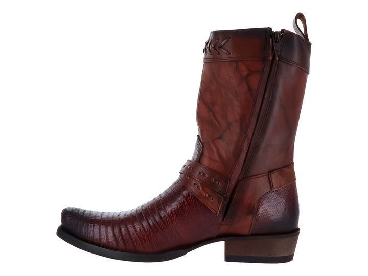 Bota vaquera color marrón con textura de piel de lagarto en la punta y cuerpo liso.