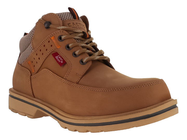 Botín color miel de material nubuck con suela robusta y detalles en color naranja.