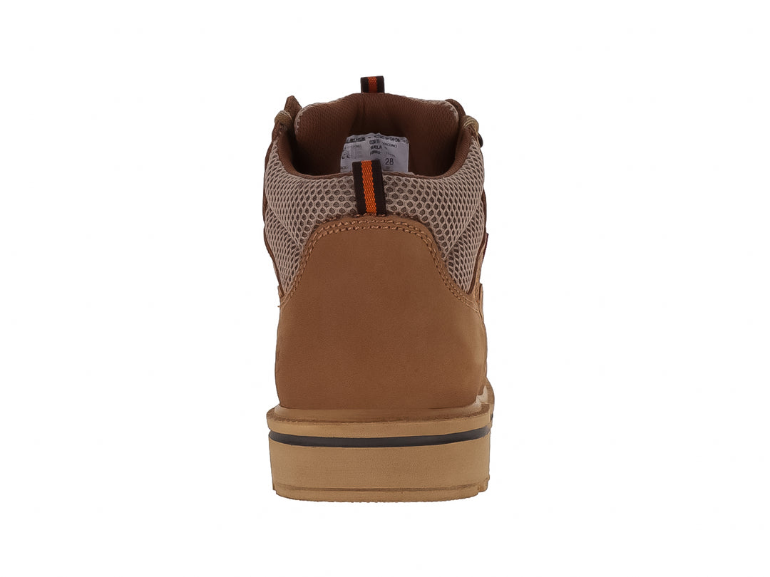 Botín color miel de material nubuck con suela robusta y detalles en color naranja.