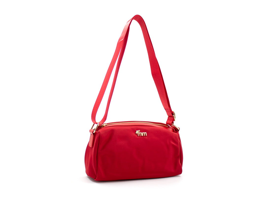 Bolso de color rojo con correa larga y cierre superior, marca MM BOLSAS.