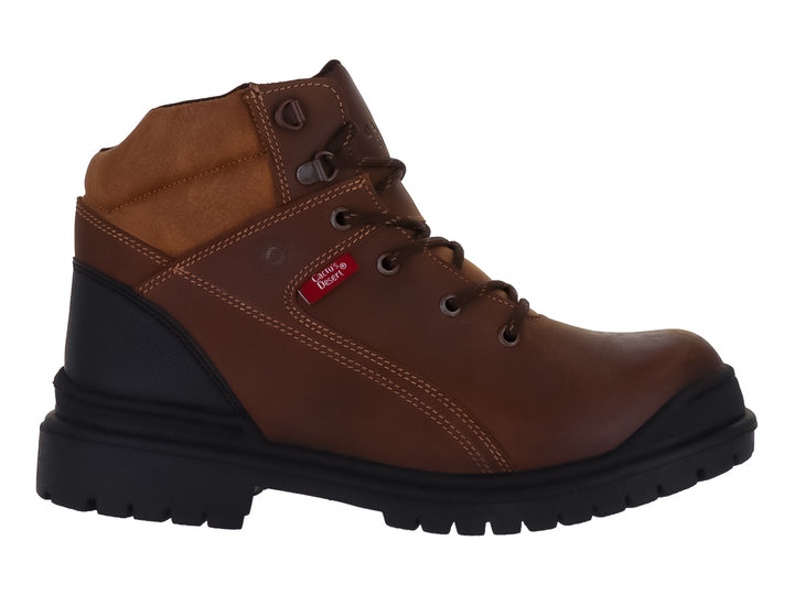 Botas color miel con detalles en negro y suela gruesa dentada para hombre.