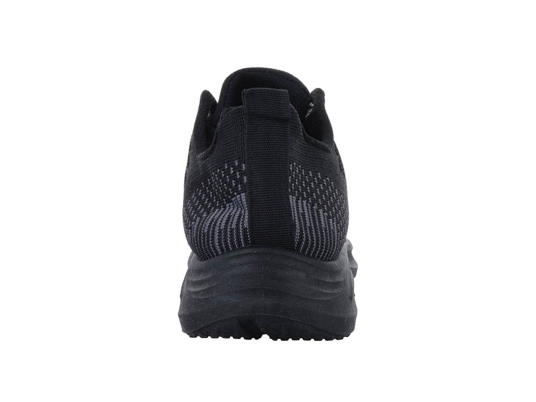 Tenis deportivos color negro con tejido transpirable y suela sintética.