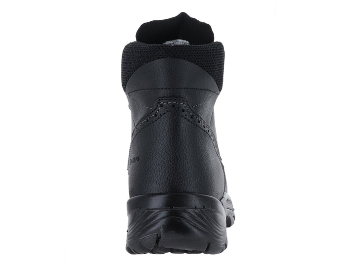 Bota de seguridad industrial color negro con suela gruesa y punta reforzada.