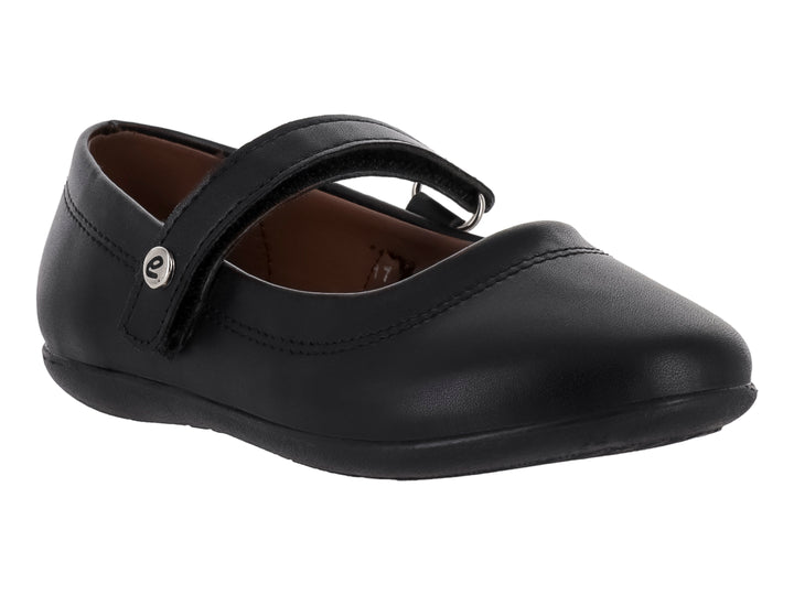 Zapato negro estilo Mary Jane para niña con correa y botón plateado.