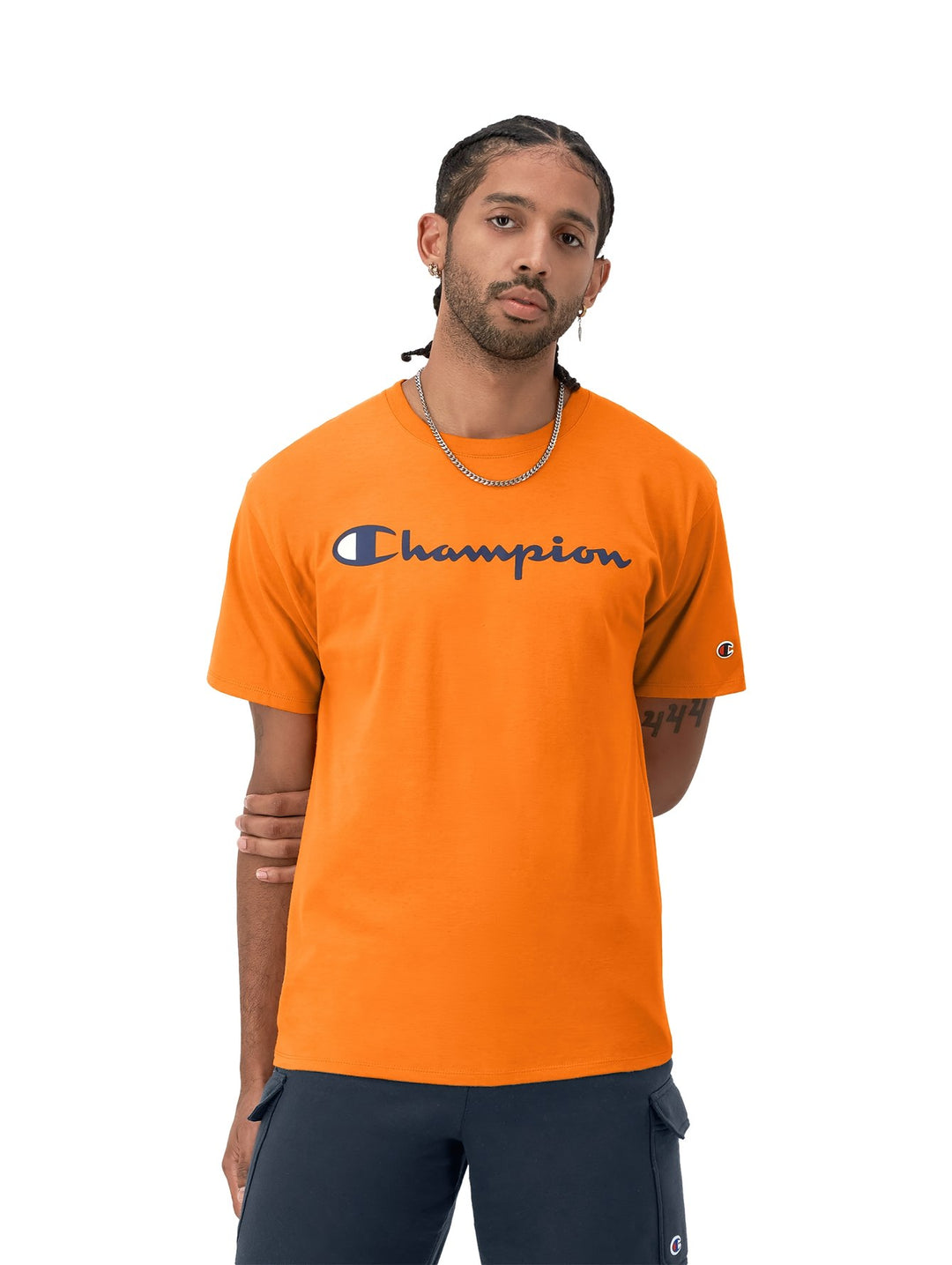 Camiseta de manga corta color naranja con logotipo de Champion en el pecho.