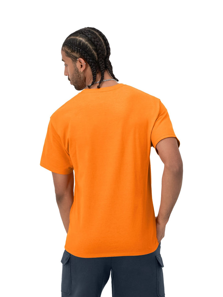 Camiseta de manga corta color naranja con logotipo de Champion en el pecho.