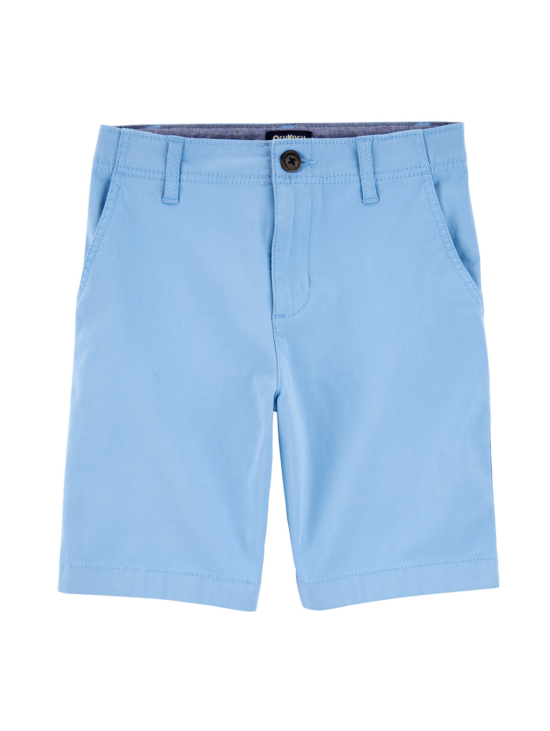 Shorts tipo chino color azul cielo para niño con bolsillos laterales y botón frontal.