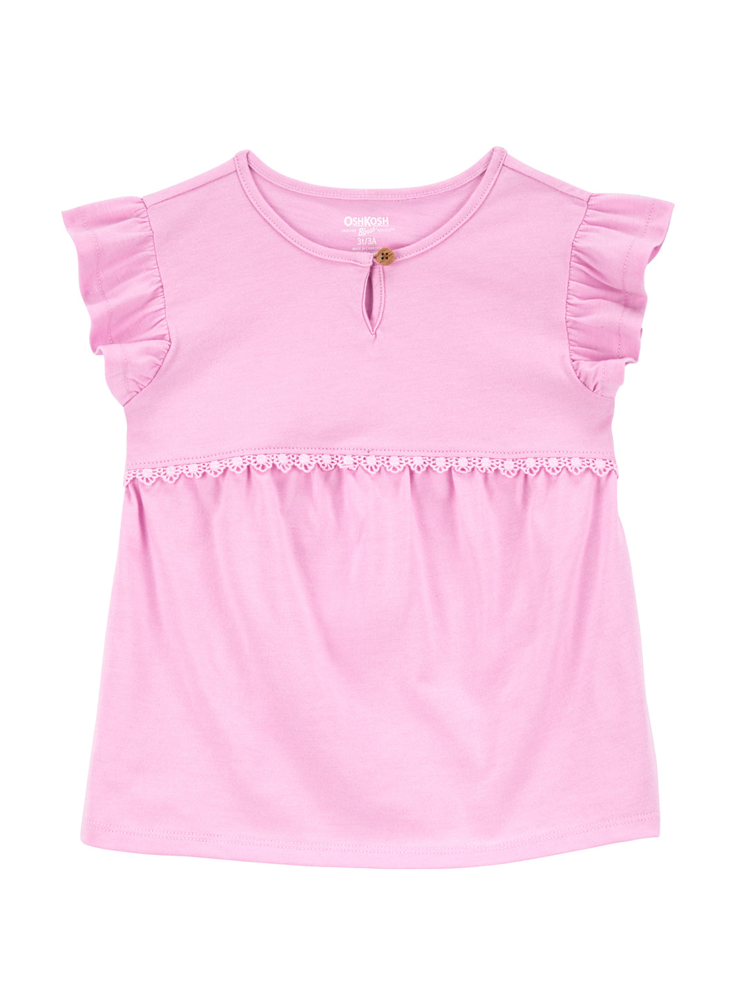 Blusa rosa para niña con mangas con olanes y detalle de encaje en el pecho.