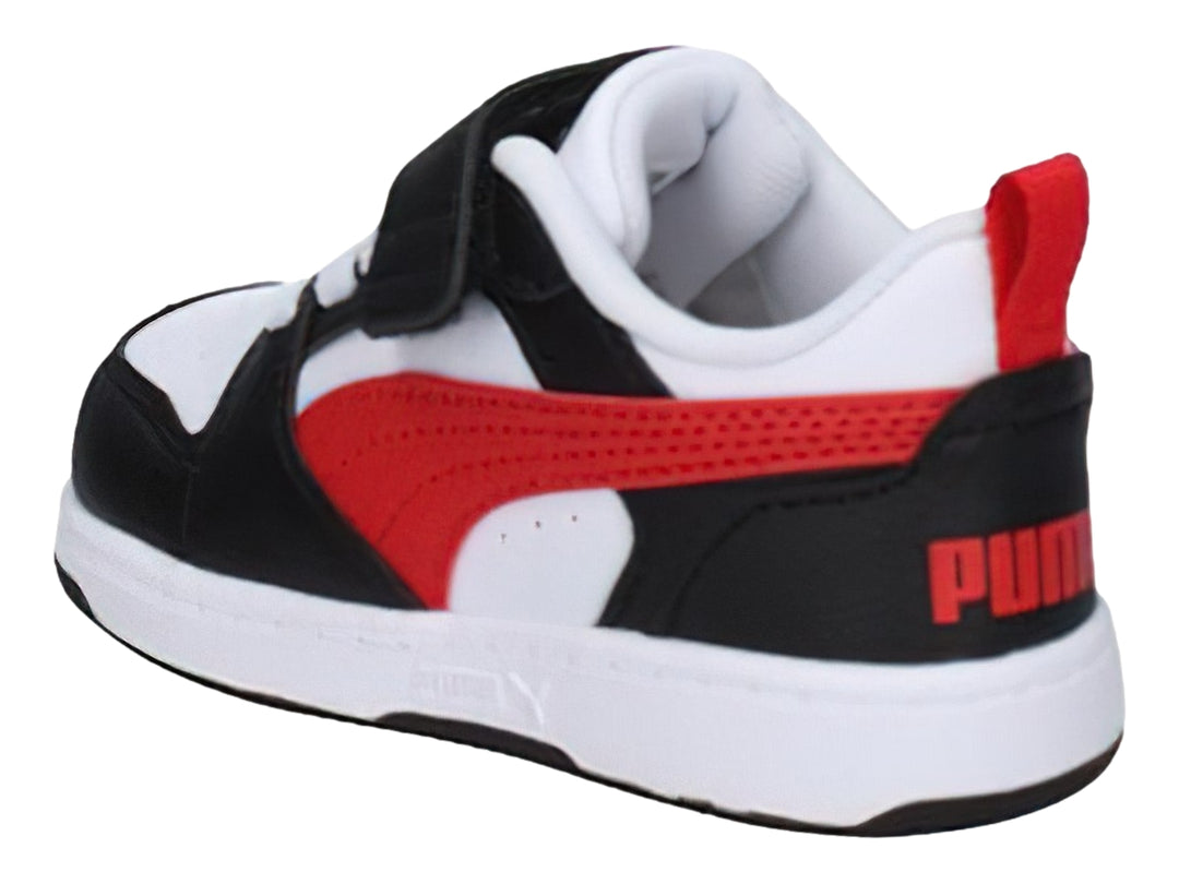 Tenis PUMA infantiles en colores blanco, negro y rojo con correa de velcro y agujetas.