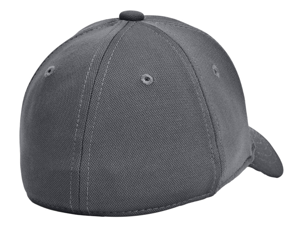 Gorra deportiva Under Armour de color gris con logotipo negro bordado en el frente y visera curva.
