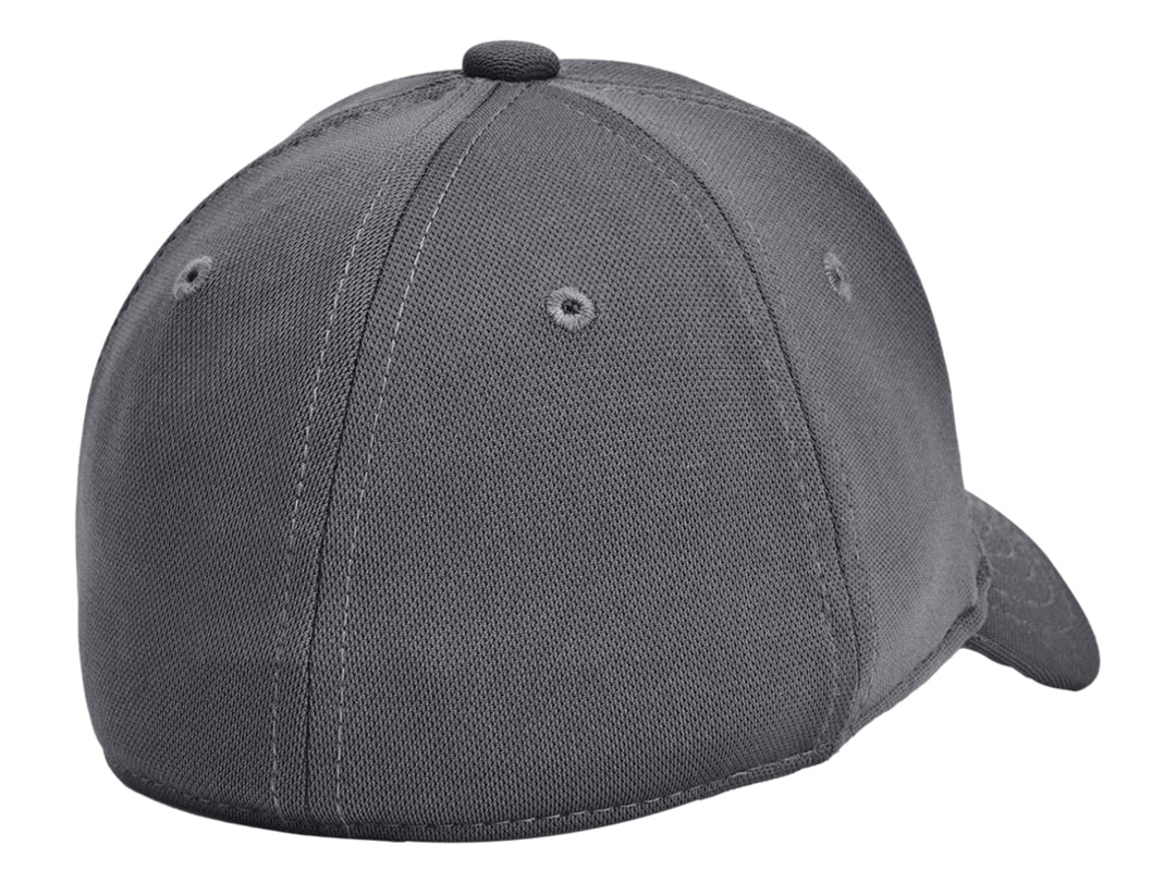Gorra deportiva Under Armour de color gris con logotipo negro bordado en el frente y visera curva.