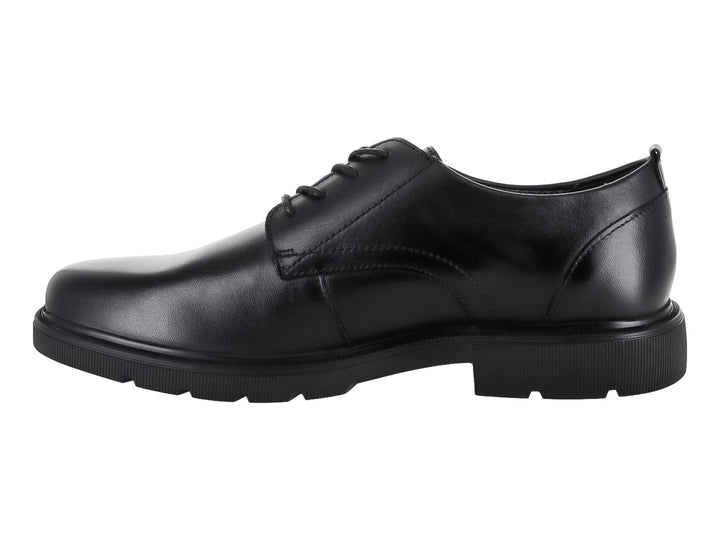 Zapato casual para Hombre de cuero negro con agujetas y suela gruesa.
