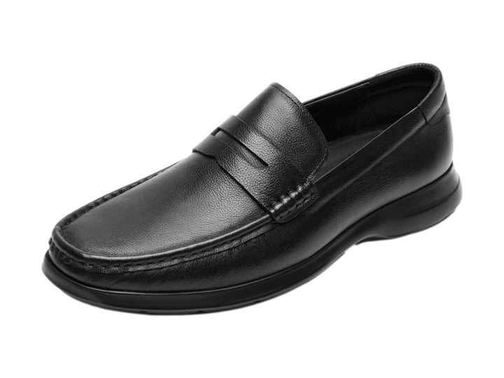 Zapato mocasín de cuero color negro para hombre.