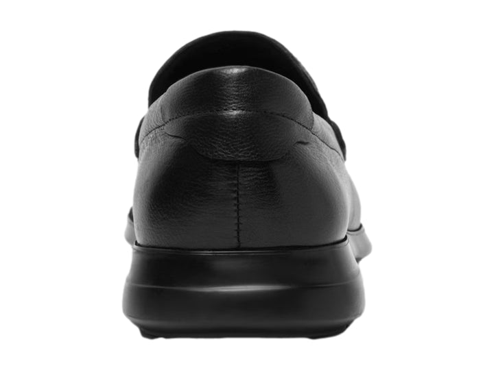 Zapato mocasín de cuero color negro para hombre.