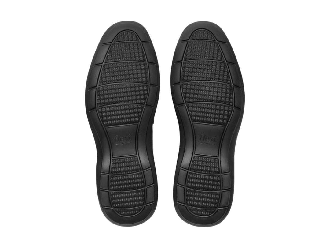 Zapato mocasín de cuero color negro para hombre.