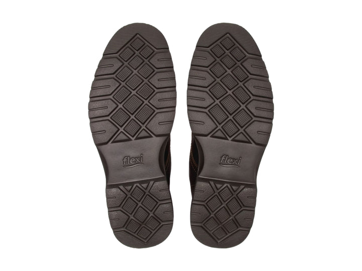Bota de cuero color marrón oscuro con agujetas y suela gruesa.