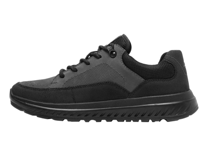 Zapato deportivo Flexi color negro con detalles en malla y cordones.