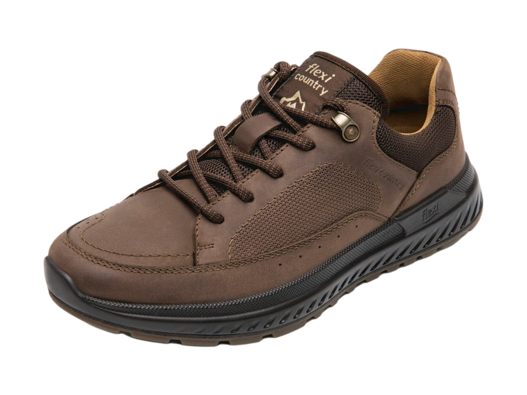 Zapato casual Flexi color chocolate de cuero vacuno con agujetas y suela robusta.
