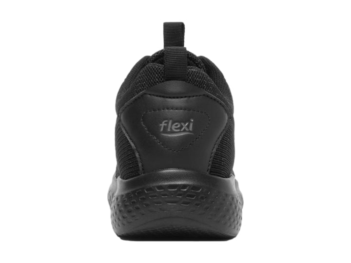 Tenis deportivos color negro con acabado en tejido textil y suela gruesa.