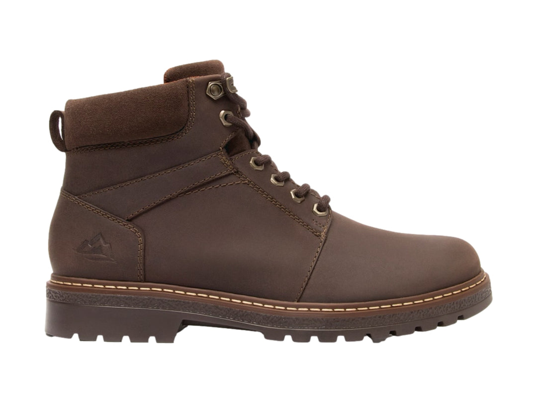 Bota casual de cuero color café con cordones y suela track de la marca Flexi.
