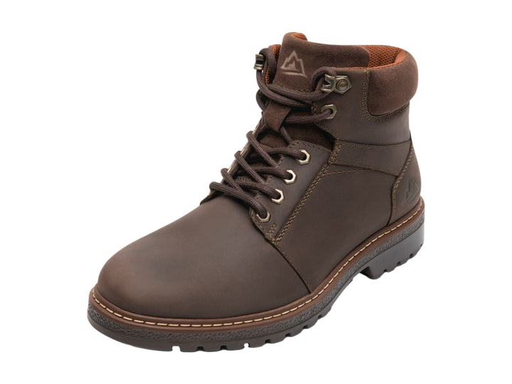 Bota casual de cuero color café con cordones y suela track de la marca Flexi.