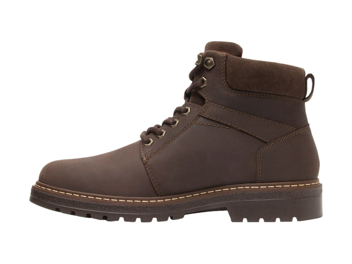 Bota casual de cuero color café con cordones y suela track de la marca Flexi.
