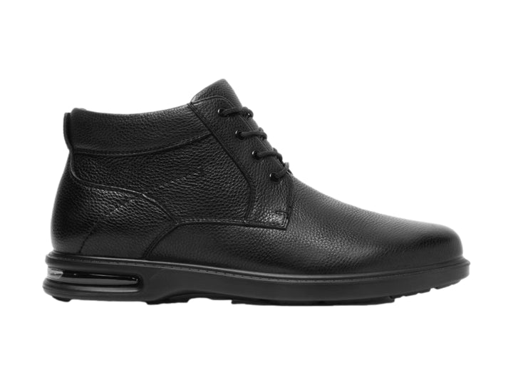 Bota corta de cuero negro para hombre con agujetas y suela negra.