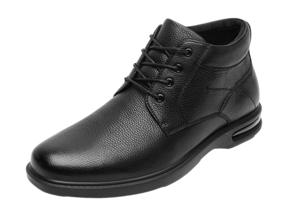 Bota corta de cuero negro para hombre con agujetas y suela negra.