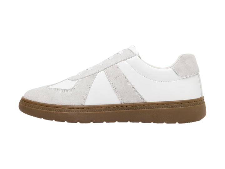 Tenis casuales Flexi color blanco con detalles beige y suela color café.