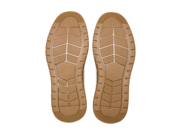 Tenis casuales Flexi color blanco con detalles beige y suela color café.