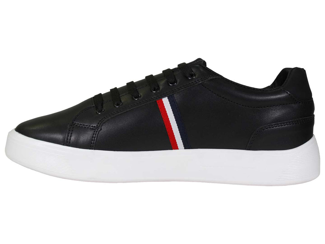 Tenis negros de The Polo Club con suela blanca y franja tricolor lateral.