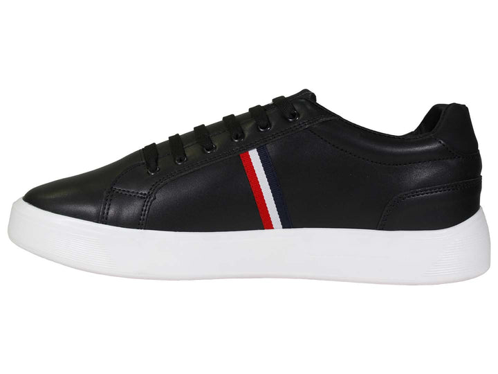 Tenis negros de The Polo Club con suela blanca y franja tricolor lateral.
