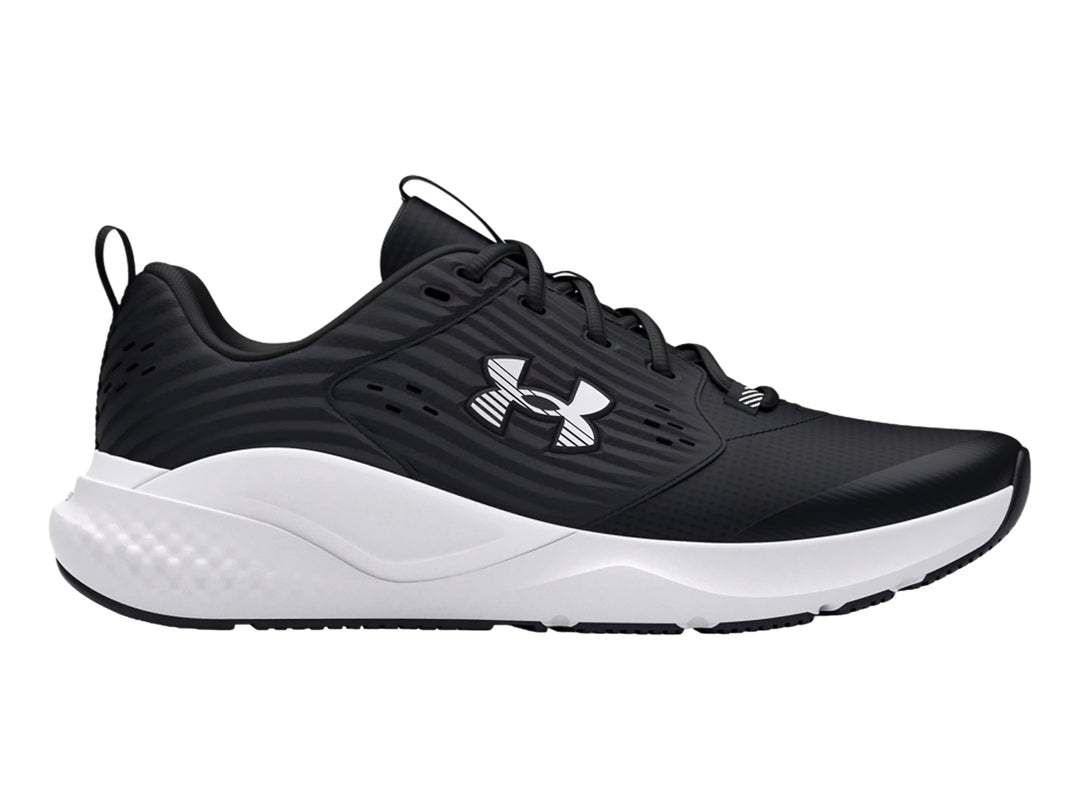 Tenis deportivos Under Armour color negro con suela blanca y logotipo blanco.