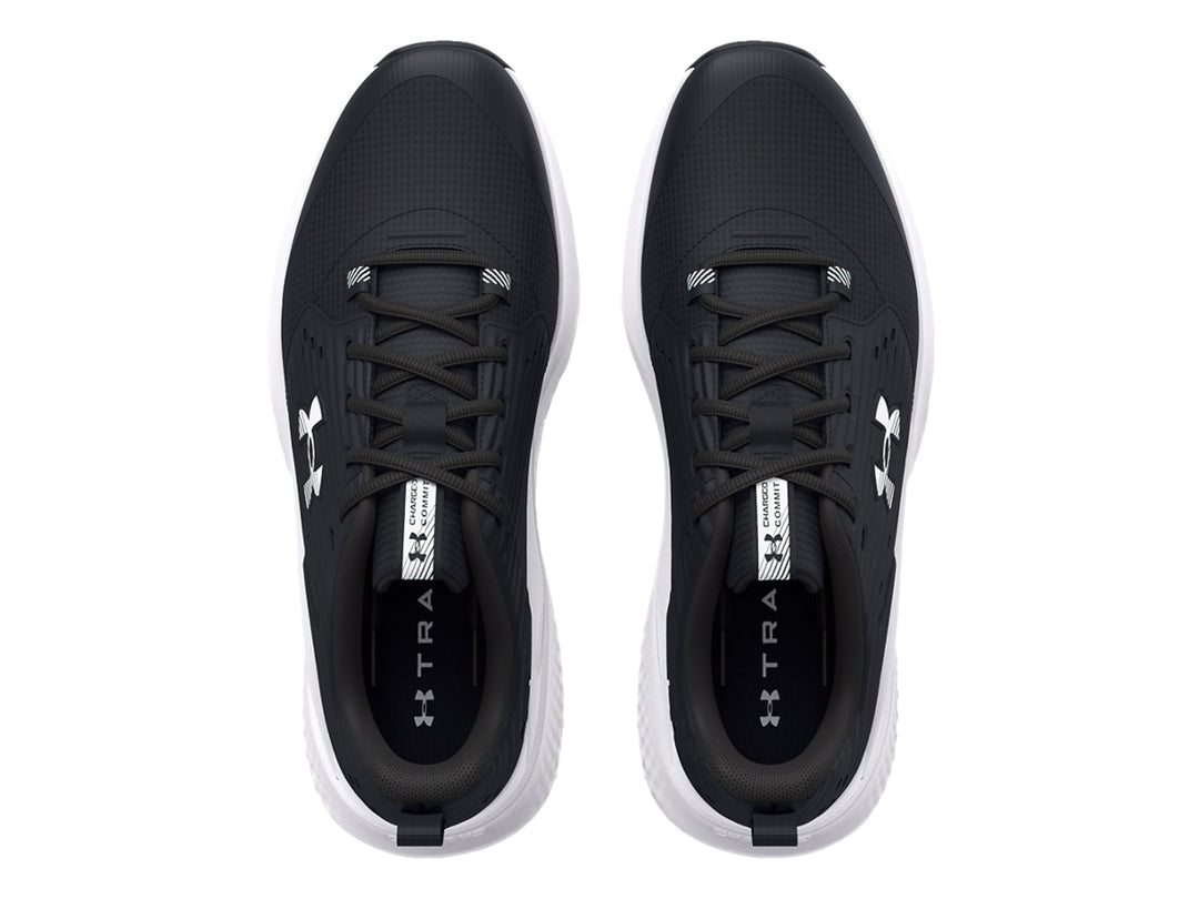 Tenis deportivos Under Armour color negro con suela blanca y logotipo blanco.
