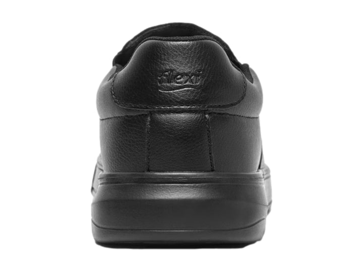 Zapato Flexi modelo Fraser en cuero vacuno color negro, estilo slip-on con suela cómoda y acabado mate.