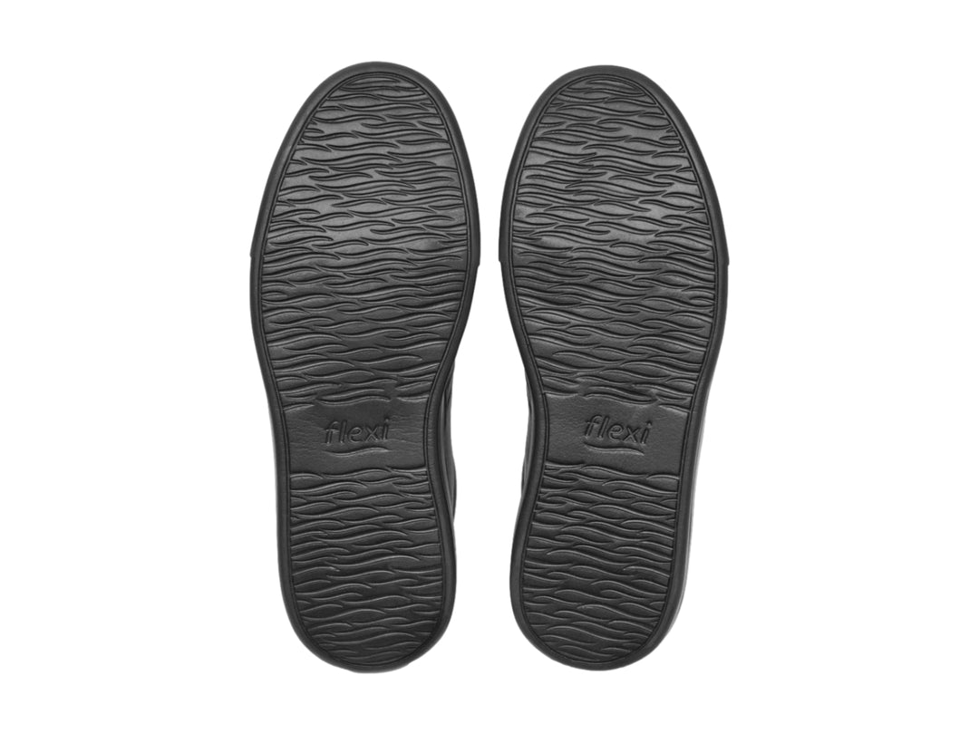 Zapato Flexi modelo Fraser en cuero vacuno color negro, estilo slip-on con suela cómoda y acabado mate.
